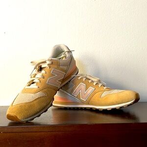 New Balance Women 996 in Maple Cloud